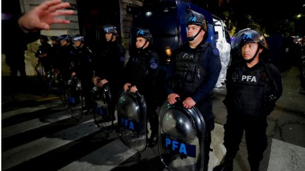 Жизнь вице-президента Аргентины спасла осечка. В Кристину Киршнер пытались стрелять около ее дома