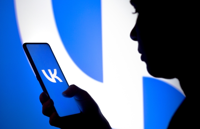 Минцифры РФ направило в Apple Inc запрос о причинах удаления приложений VK из AppStore