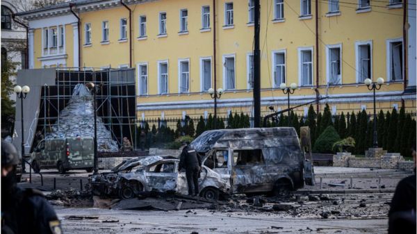 Последствия российских ударов по Киеву. Фото