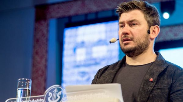 Писатель Глуховский и рэпер Оксимирон внесены в реестры иноагентов