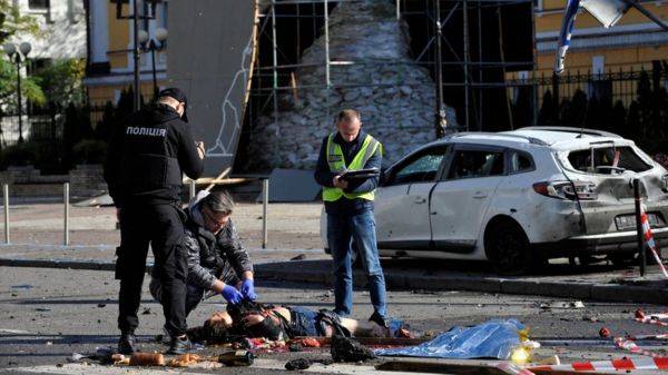 Последствия российских ударов по Киеву. Фото