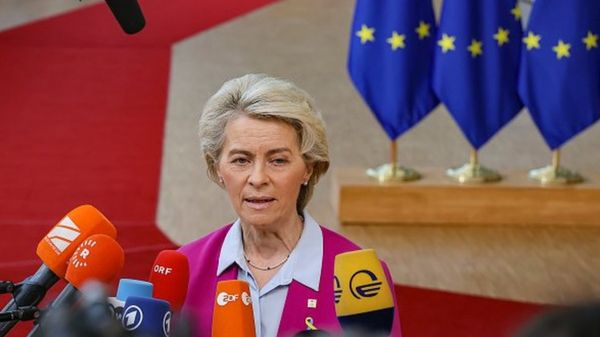 Саммит ЕС: Киеву обещаны 1,5 млрд евро в месяц в 2023 году. Вопрос о потолке цены на газ пока далек от решения