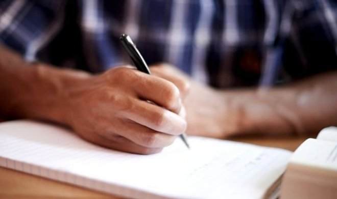 Студенты научились использовать ИИ для написания &laquo;отличных&raquo; статей и рефератов 