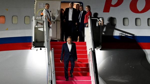 СМИ сообщили о госпитализации Лаврова на Бали. Захарова в ответ показала видео с министром в саду