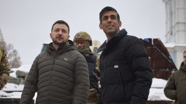 Британский премьер Риши Сунак посетил Киев и пообещал Украине помощь в борьбе с российскими дронами