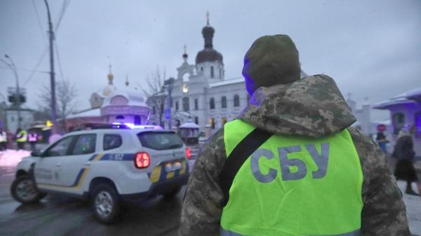 В поисках "ячейки русского мира". СБУ пришла с обысками в Киево-Печерскую лавру