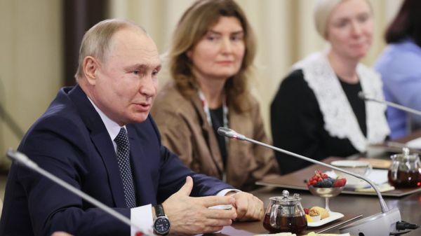 "Ваши ребята выбрали такую судьбу". Что сказал Путин на встрече с матерями военных и кого на нее не позвали