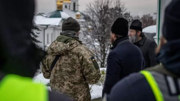 Война России против Украины. Киев вводит санкции против иерархов УПЦ за "связь с государством-агрессором"