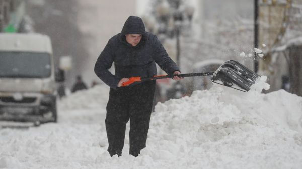 В Москве – рекордный снегопад. Десятки авиарейсов отменены или задержаны