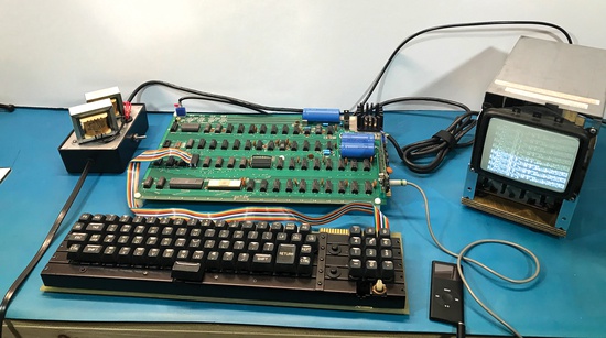Редкий компьютер Apple-1 продали на аукционе за $442 тысячи 