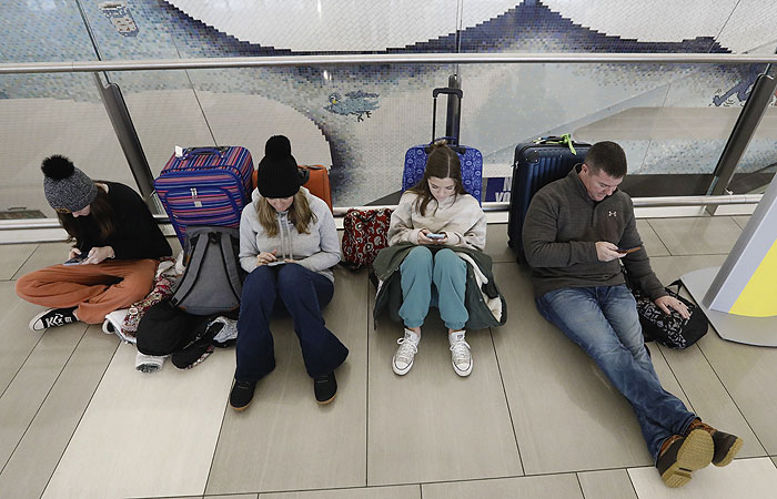 Зимний шторм в США привел к отменам или задержкам более 1,5 тыс. авиарейсов