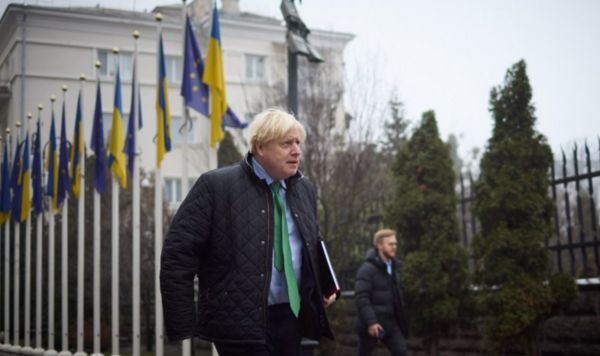 Борис Джонсон снова приехал в Украину. Он встретился с Зеленским и посетил Бучу и Бородянку