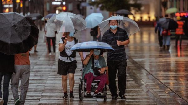 Вспышка ковида в Китае: заразилось 90% жителей крупной провинции Хэнань