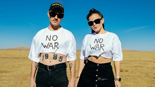 Солиста группы Little Big Илью Прусикина и фемактивистку Дарью Серенко объявили "иноагентами"