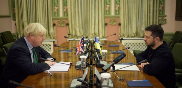 Борис Джонсон снова приехал в Украину. Он встретился с Зеленским и посетил Бучу и Бородянку