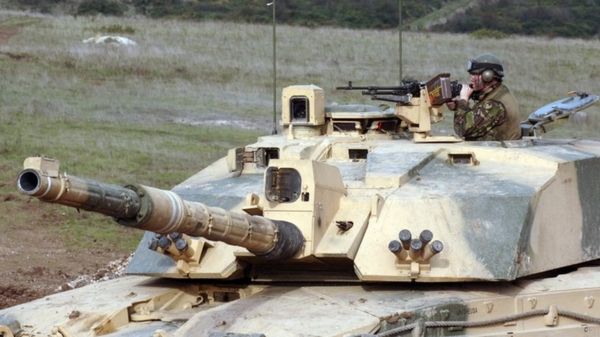 "Перейти от сдерживания к изгнанию": что означает решение Лондона поставить Украине танки Challenger-2.