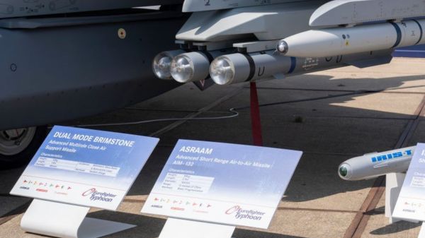 США и Европа объявили о новых поставках вооружений Украине накануне встречи "клуба "Рамштайн"