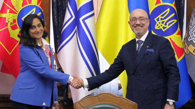 Канада передаст Украине 200 бронетранспортеров Senator