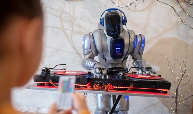 Нейросеть от Google научили сочинять музыку в любом жанре по текстовому описанию 