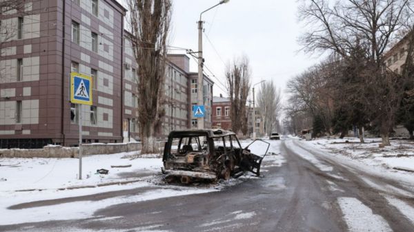 Россия заявляет, что постепенно окружает Бахмут. Что происходит на самом горячем участке фронта