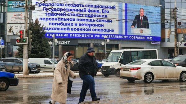 "Сегодня одни обещания, завтра - другие". Выдержит ли российский бюджет новые планы Путина