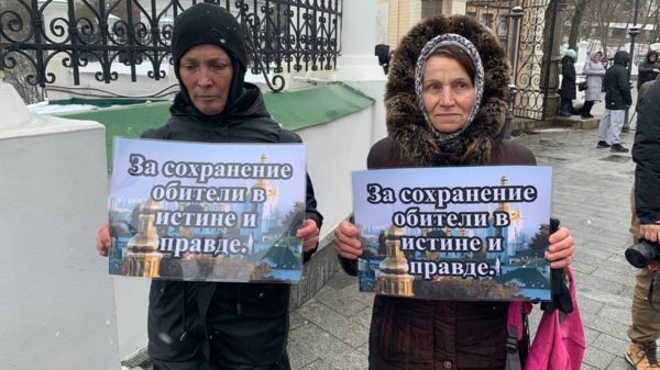 "Господь вам не простит". УПЦ отказалась освобождать Киево-Печерскую лавру, но один из ее архимандритов перешел в ПЦУ