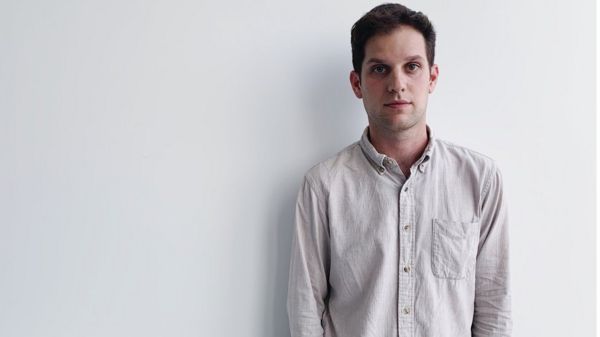 Арест журналиста WSJ Эвана Гершковича в России. Что рассказали Би-би-си те, кто с ним общался