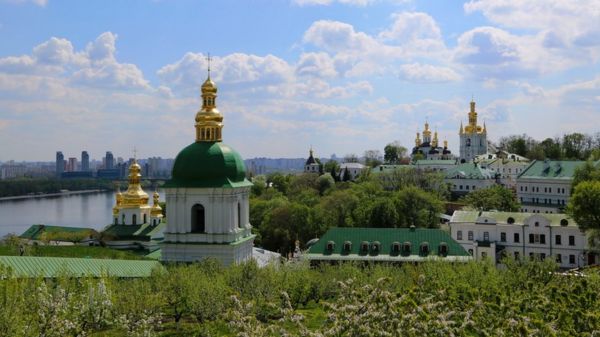 УПЦ окончательно изгоняют из Киево-Печерской Лавры. Почему в Украине это мало кого возмутит