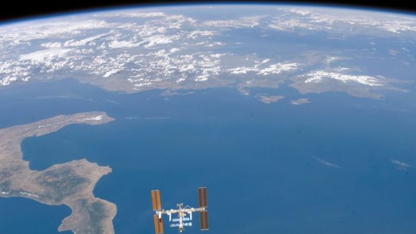 Близкий контакт. Между Луной и Землей пролетел астероид 2023 DZ2, способный уничтожить город