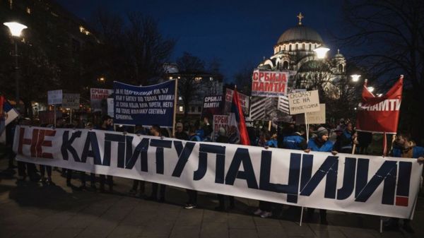 Лидеры Сербии и Косова близки к подписанию мирного соглашения, протестующие в Белграде называют Вучича предателем