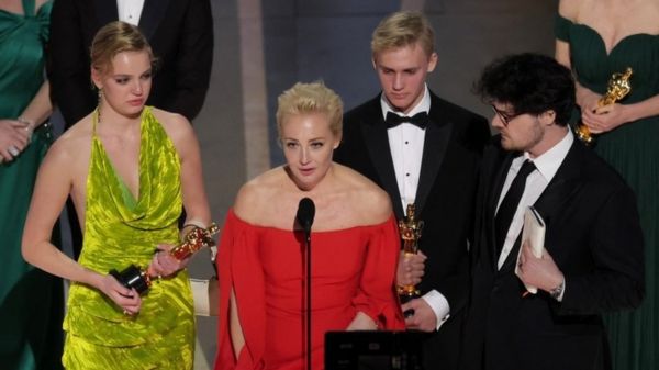 Документальный фильм "Навальный" получил премию "Оскар". Лучший художественный фильм - "Всё везде и сразу"