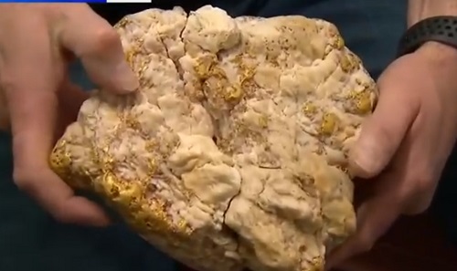 Австралиец нашел огромный золотой самородок стоимостью 160 000 долларов
