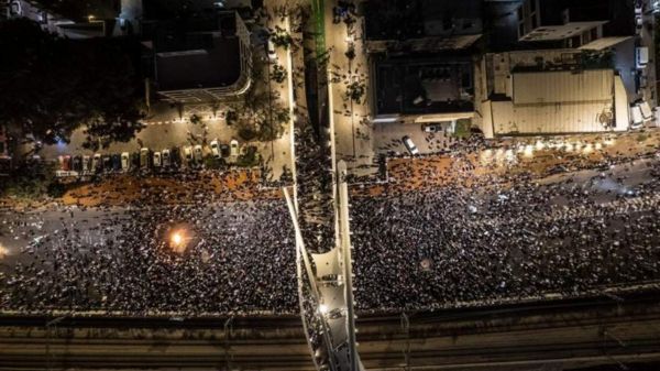 Нетаньяху отложил судебную реформу на фоне протестов и всеобщей забастовки