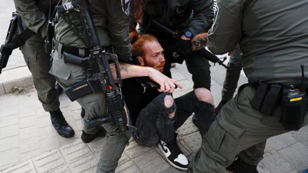 Нетаньяху отложил судебную реформу на фоне протестов и всеобщей забастовки