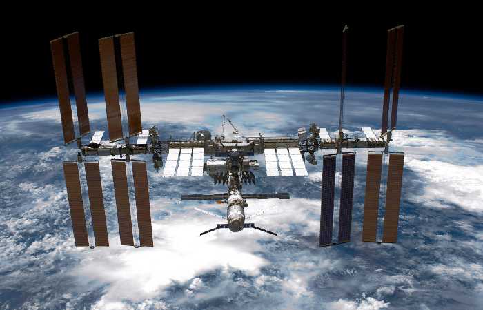 Специалисты скорректировали орбиту МКС для возвращения корабля "Союз МС-22" на Землю