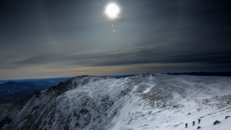 Ученые обнаружили на Эвересте замороженный микробный след, оставленный альпинистами