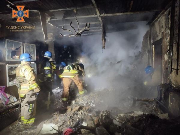 Российские войска ночью обстреляли Запорожье. Погибли отец и дочь