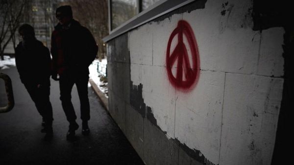 В КС России подали жалобы на статью о "дискредитации" армии. Илья Яшин среди тех, кто требует ее отмены