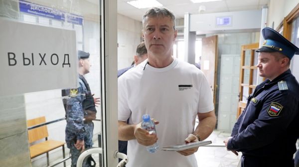 В Екатеринбурге начался суд над Евгением Ройзманом. Его обвиняют в "дискредитации" российской армии