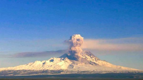 Извержение вулкана Шивелуч на Камчатке: не первое, но очень мощное. Фото