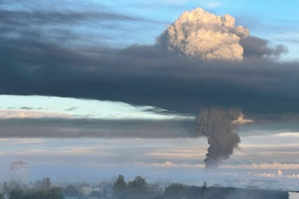 "Божья кара за Умань". Что известно о пожаре на нефтехранилище в Севастополе