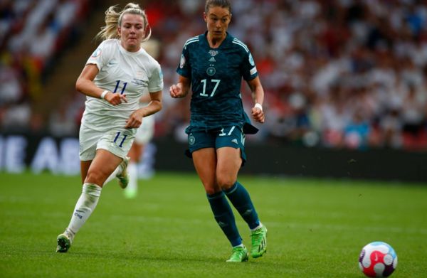 Новая форма английских футболисток: чисто физиологическая причина