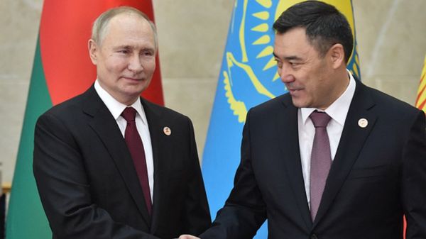 "Власть ставит себя выше закона". Суд Кыргызстана вынес решение о закрытии "Азаттык-медиа" - отделении "Радио Свободы" в стране