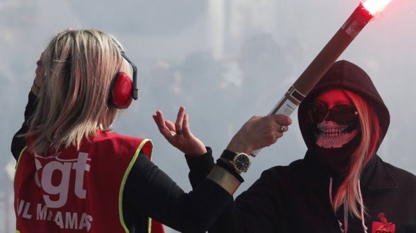 Конституционный суд Франции решает, одобрить ли повышение пенсионного возраста до 64 лет