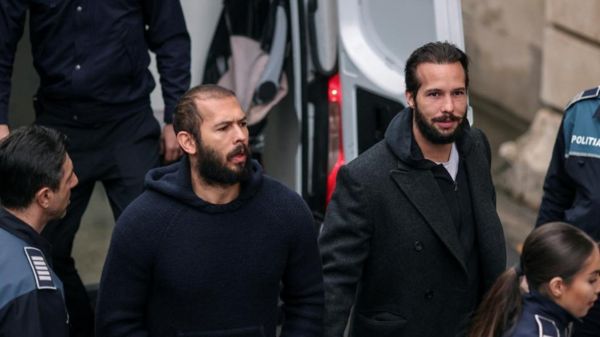 Скандального блогера Эндрю Тейта с братом перевели под домашний арест