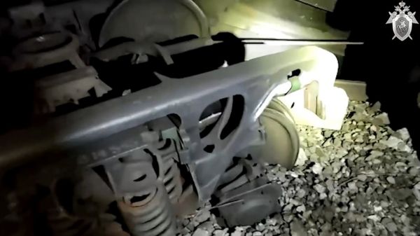 В России участились взрывы - на железной дороге, нефтебазах. Что происходит?