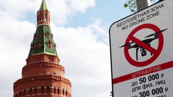 "Их нужно уничтожать". Как в Москве и Киеве отреагировали на атаку беспилотниками по Кремлю