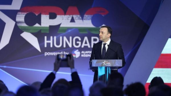 "Ценности, установленные богом". Премьеры Венгрии и Грузии выступили на слете правых в Будапеште