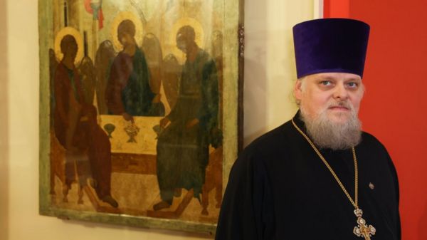 Патриарх Кирилл наказал протоиерея за "Троицу". Кто такой Леонид Калинин и что он сделал