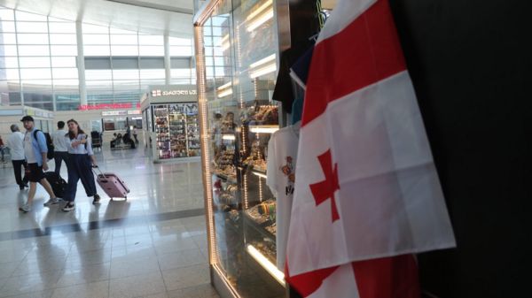 Путин отменил визы для граждан Грузии и снял запрет на авиарейсы